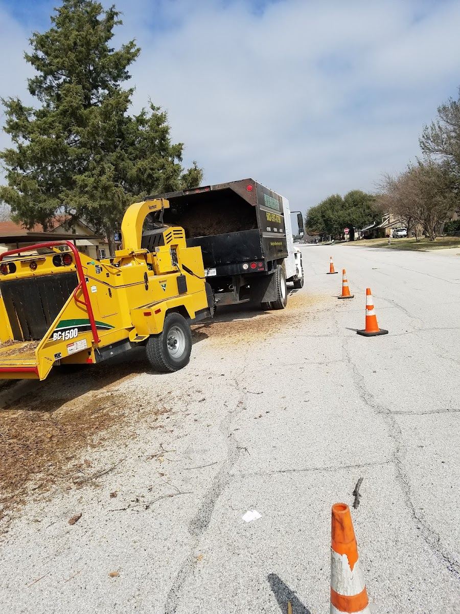 Bandit SC1500 chipper and dump truck staged with cones on a Fort Worth street